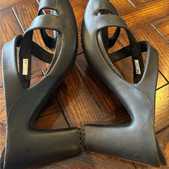 CROCKS size 10 healed sandle - new without box. - Picture 3 of 7